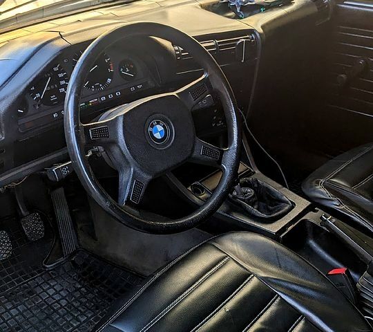 Серый БМВ 3 Серия, объемом двигателя 18 л и пробегом 0 тыс. км за 2100 $, фото 6 на Automoto.ua