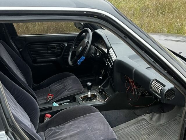 Серый БМВ 3 Серия, объемом двигателя 1.8 л и пробегом 300 тыс. км за 951 $, фото 5 на Automoto.ua