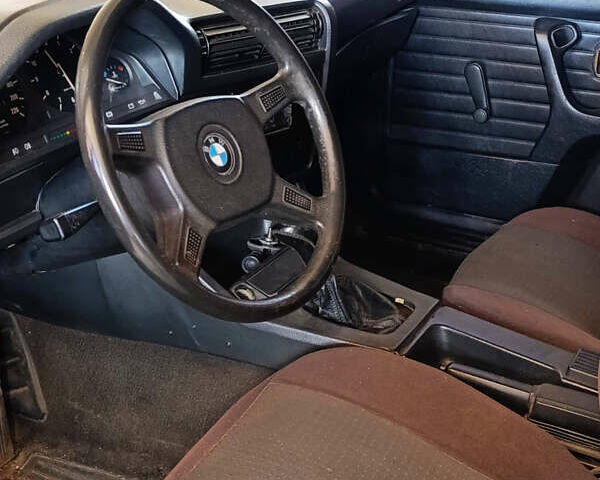 Серый БМВ 3 Серия, объемом двигателя 1.8 л и пробегом 300 тыс. км за 1200 $, фото 3 на Automoto.ua