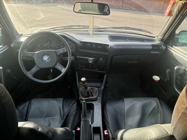 Серый БМВ 3 Серия, объемом двигателя 2.4 л и пробегом 500 тыс. км за 850 $, фото 7 на Automoto.ua