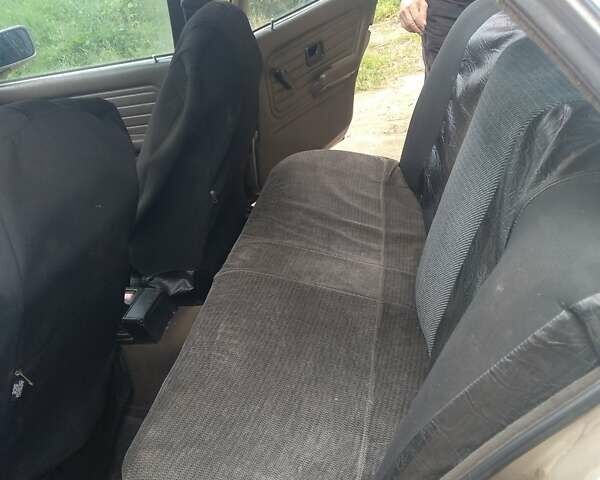 Серый БМВ 3 Серия, объемом двигателя 1.8 л и пробегом 450 тыс. км за 1800 $, фото 1 на Automoto.ua