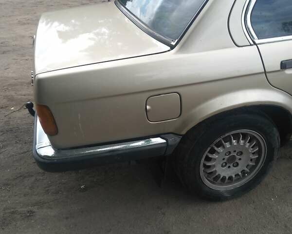 Серый БМВ 3 Серия, объемом двигателя 1.8 л и пробегом 450 тыс. км за 1800 $, фото 7 на Automoto.ua