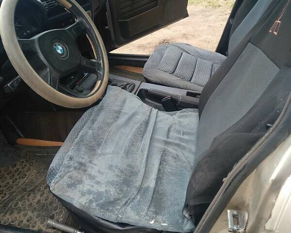 Серый БМВ 3 Серия, объемом двигателя 1.8 л и пробегом 450 тыс. км за 1800 $, фото 4 на Automoto.ua