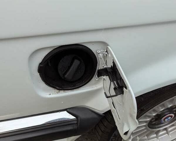 Серый БМВ 3 Серия, объемом двигателя 2.8 л и пробегом 360 тыс. км за 7500 $, фото 15 на Automoto.ua