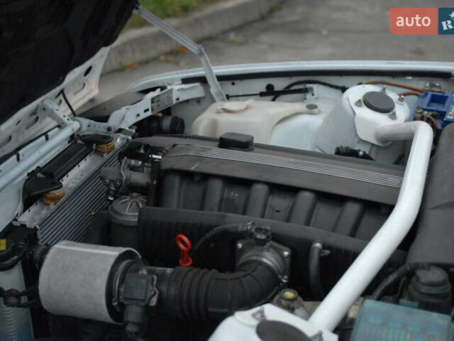 Серый БМВ 3 Серия, объемом двигателя 2.8 л и пробегом 360 тыс. км за 7500 $, фото 2 на Automoto.ua