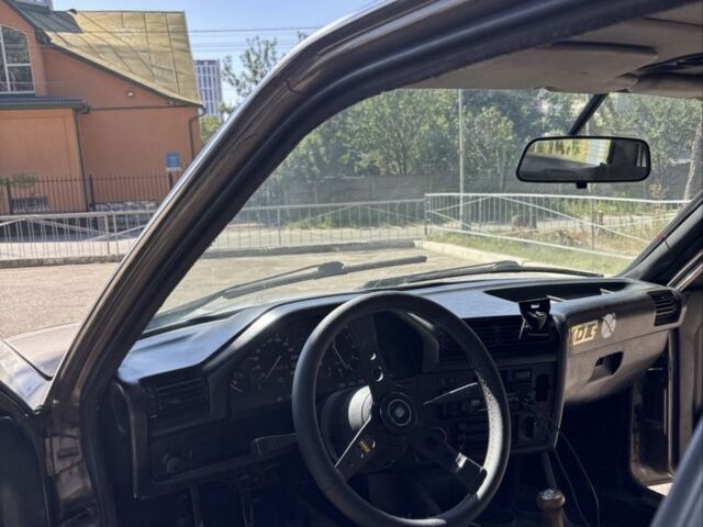 Сірий БМВ 3 Серія, об'ємом двигуна 1.8 л та пробігом 250 тис. км за 2600 $, фото 7 на Automoto.ua