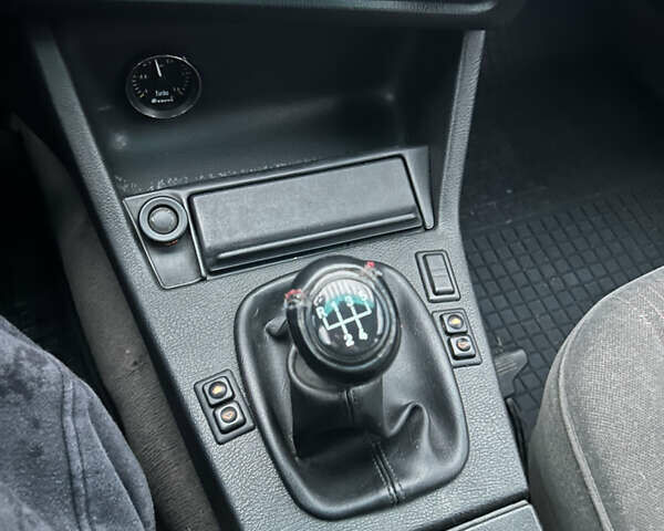 Серый БМВ 3 Серия, объемом двигателя 2.44 л и пробегом 30 тыс. км за 6000 $, фото 24 на Automoto.ua