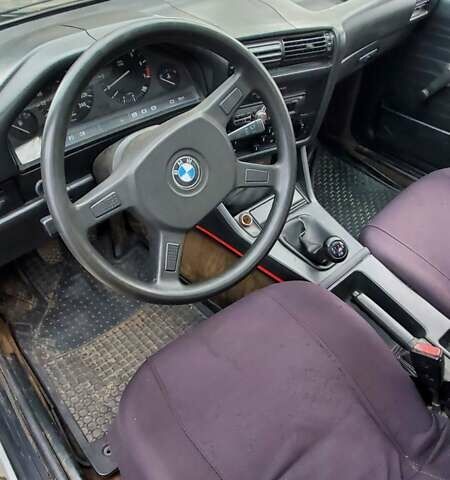 Серый БМВ 3 Серия, объемом двигателя 1.8 л и пробегом 170 тыс. км за 1300 $, фото 5 на Automoto.ua