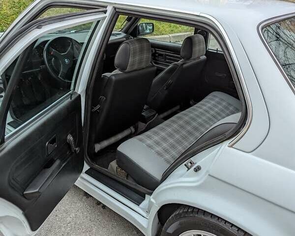 Серый БМВ 3 Серия, объемом двигателя 2.8 л и пробегом 360 тыс. км за 7500 $, фото 19 на Automoto.ua