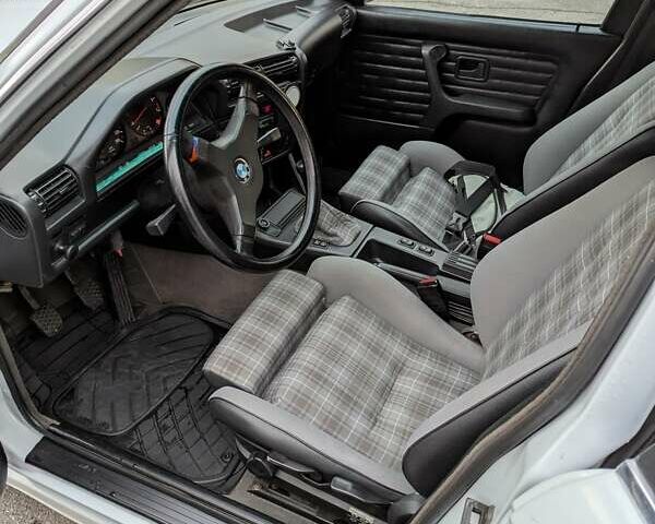 Серый БМВ 3 Серия, объемом двигателя 2.8 л и пробегом 360 тыс. км за 7500 $, фото 20 на Automoto.ua