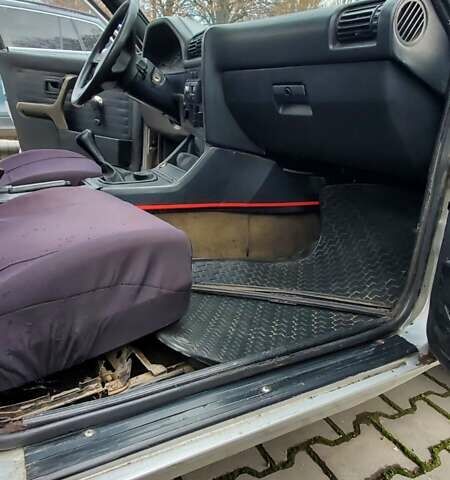 Серый БМВ 3 Серия, объемом двигателя 1.8 л и пробегом 170 тыс. км за 1300 $, фото 7 на Automoto.ua