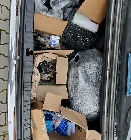 Серый БМВ 3 Серия, объемом двигателя 1.8 л и пробегом 170 тыс. км за 1300 $, фото 9 на Automoto.ua