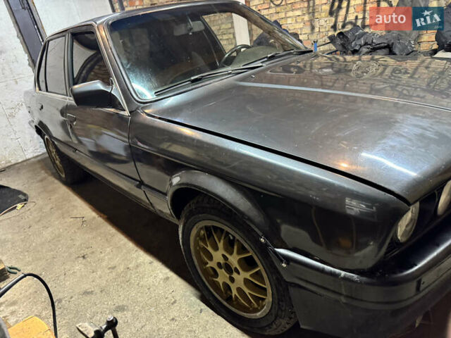 Серый БМВ 3 Серия, объемом двигателя 1.8 л и пробегом 333 тыс. км за 1200 $, фото 3 на Automoto.ua