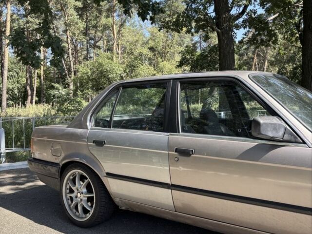 Сірий БМВ 3 Серія, об'ємом двигуна 1.8 л та пробігом 250 тис. км за 2600 $, фото 3 на Automoto.ua