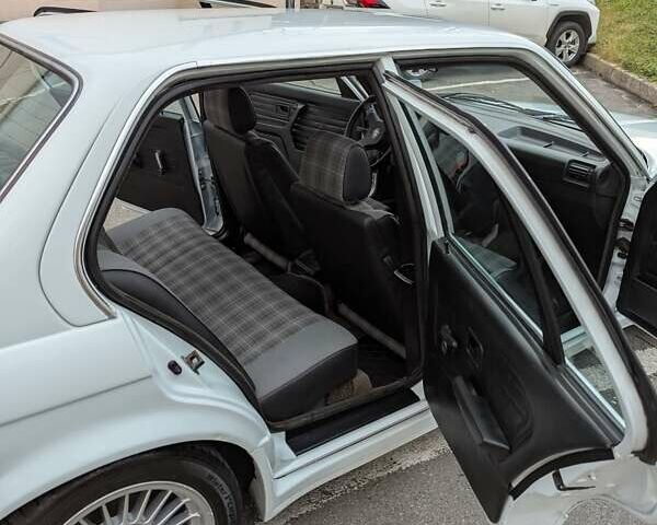 Серый БМВ 3 Серия, объемом двигателя 2.8 л и пробегом 360 тыс. км за 7500 $, фото 16 на Automoto.ua