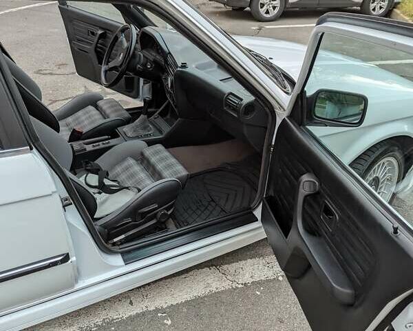 Серый БМВ 3 Серия, объемом двигателя 2.8 л и пробегом 360 тыс. км за 7500 $, фото 17 на Automoto.ua