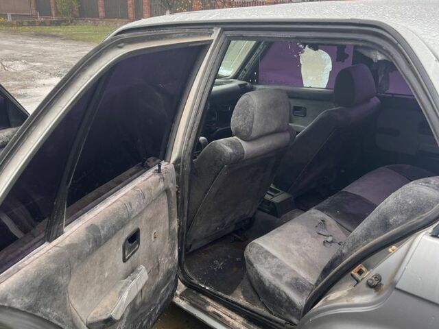 Серый БМВ 3 Серия, объемом двигателя 2.4 л и пробегом 200 тыс. км за 600 $, фото 5 на Automoto.ua