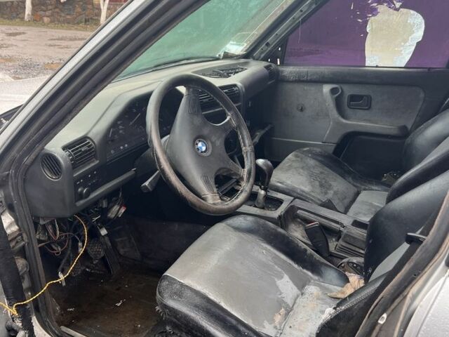 Серый БМВ 3 Серия, объемом двигателя 2.4 л и пробегом 200 тыс. км за 600 $, фото 4 на Automoto.ua