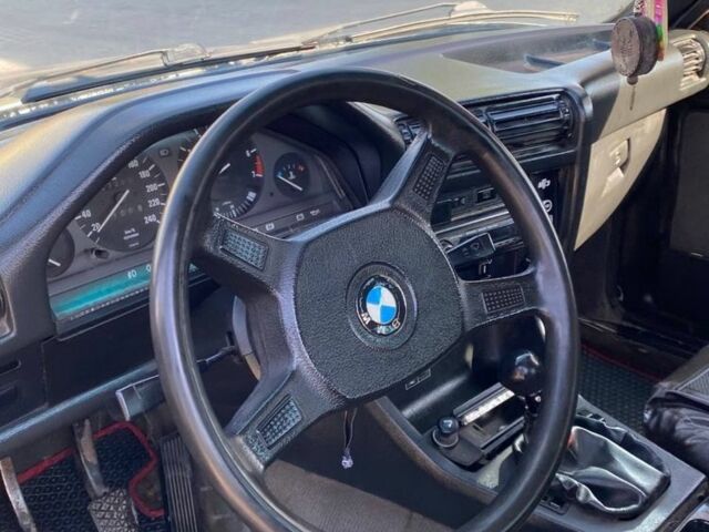 Сірий БМВ 3 Серія, об'ємом двигуна 1.6 л та пробігом 300 тис. км за 800 $, фото 7 на Automoto.ua