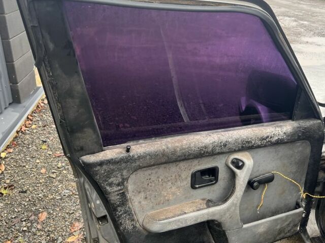 Серый БМВ 3 Серия, объемом двигателя 2.4 л и пробегом 200 тыс. км за 600 $, фото 7 на Automoto.ua