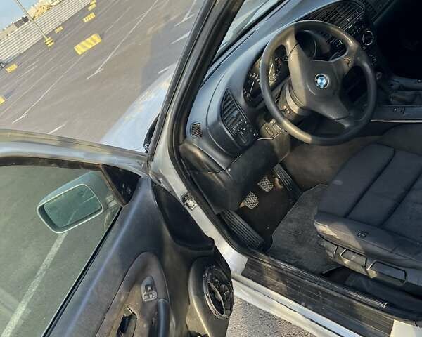 Серый БМВ 3 Серия, объемом двигателя 1.99 л и пробегом 380 тыс. км за 2600 $, фото 7 на Automoto.ua