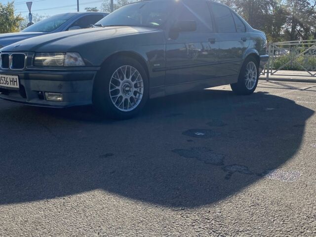 Серый БМВ 3 Серия, объемом двигателя 2 л и пробегом 39 тыс. км за 2500 $, фото 1 на Automoto.ua