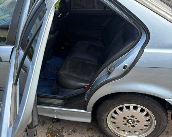 Серый БМВ 3 Серия, объемом двигателя 2 л и пробегом 295 тыс. км за 2300 $, фото 5 на Automoto.ua