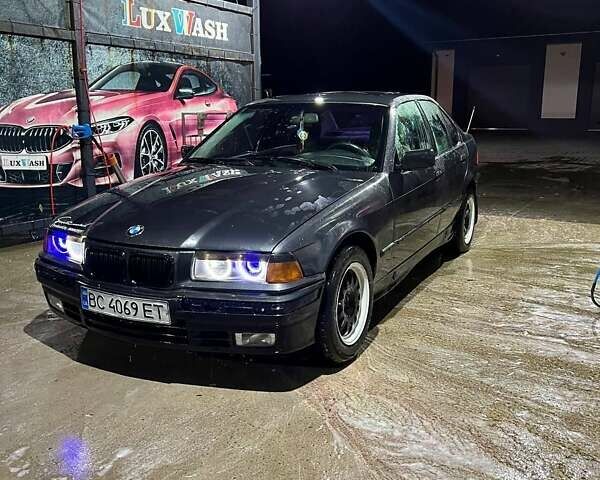 Серый БМВ 3 Серия, объемом двигателя 1.8 л и пробегом 313 тыс. км за 1950 $, фото 3 на Automoto.ua