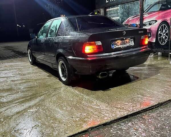 Серый БМВ 3 Серия, объемом двигателя 1.8 л и пробегом 313 тыс. км за 1950 $, фото 4 на Automoto.ua