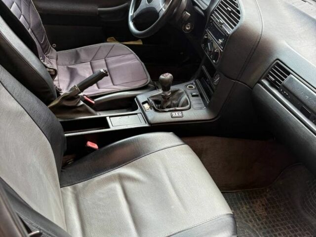 Серый БМВ 3 Серия, объемом двигателя 1.8 л и пробегом 300 тыс. км за 2700 $, фото 16 на Automoto.ua