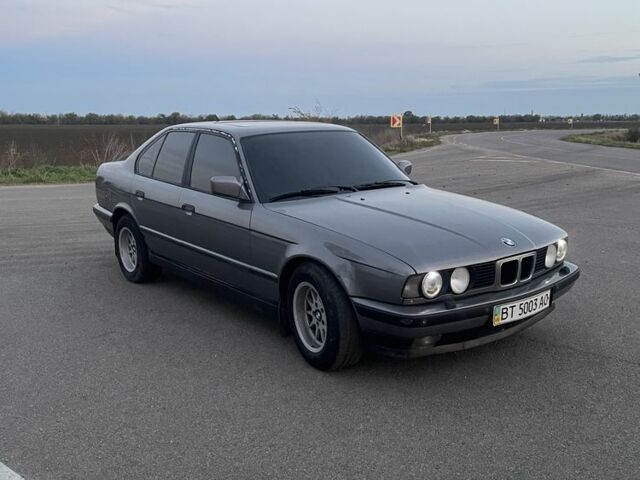 Серый БМВ 3 Серия, объемом двигателя 2.5 л и пробегом 427 тыс. км за 2300 $, фото 1 на Automoto.ua