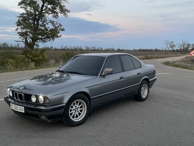 Серый БМВ 3 Серия, объемом двигателя 2.5 л и пробегом 427 тыс. км за 2300 $, фото 2 на Automoto.ua