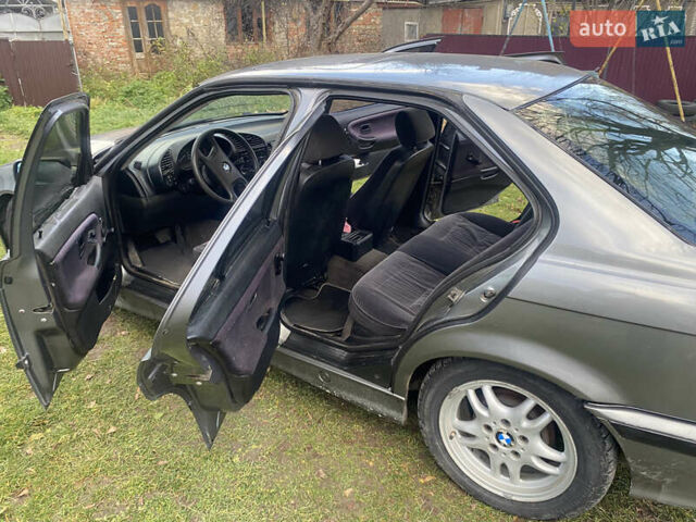 Серый БМВ 3 Серия, объемом двигателя 1.6 л и пробегом 330 тыс. км за 2200 $, фото 16 на Automoto.ua