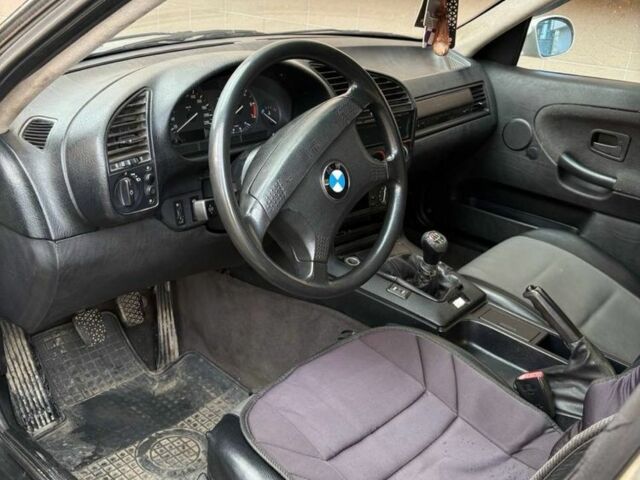 Серый БМВ 3 Серия, объемом двигателя 1.8 л и пробегом 300 тыс. км за 2700 $, фото 11 на Automoto.ua