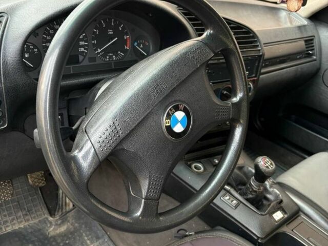 Серый БМВ 3 Серия, объемом двигателя 1.8 л и пробегом 300 тыс. км за 2700 $, фото 12 на Automoto.ua