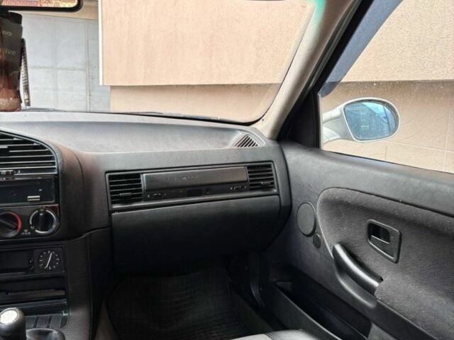 Серый БМВ 3 Серия, объемом двигателя 1.8 л и пробегом 300 тыс. км за 2700 $, фото 15 на Automoto.ua