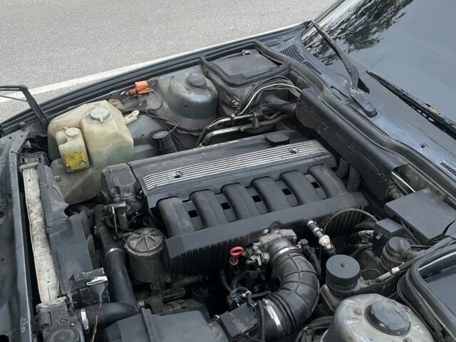 Серый БМВ 3 Серия, объемом двигателя 2.5 л и пробегом 427 тыс. км за 2300 $, фото 5 на Automoto.ua