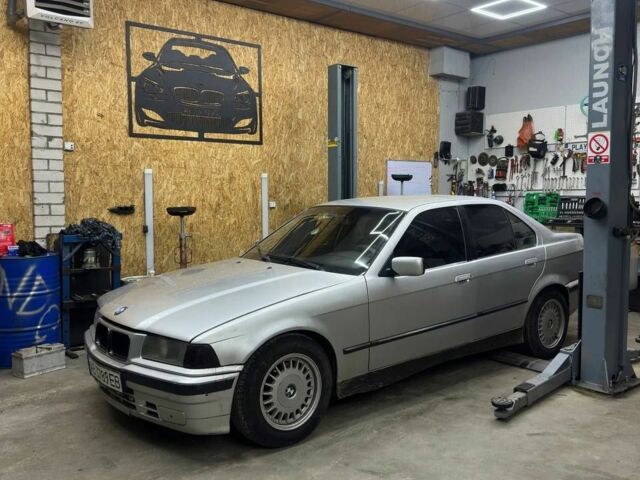 Сірий БМВ 3 Серія, об'ємом двигуна 1.6 л та пробігом 100 тис. км за 2200 $, фото 1 на Automoto.ua