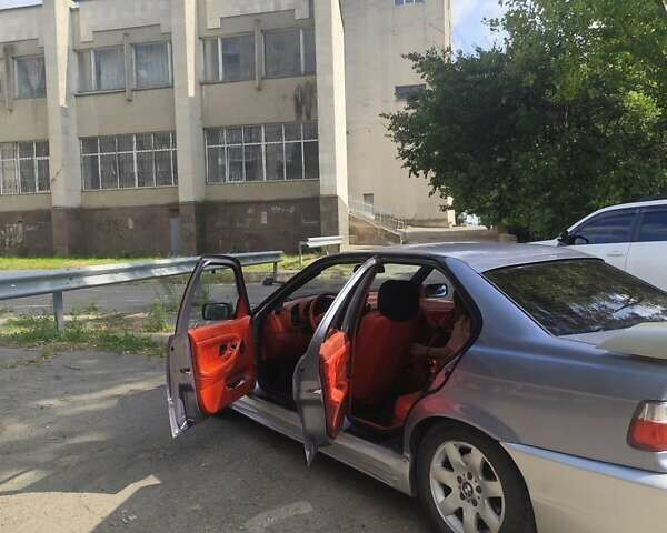 Серый БМВ 3 Серия, объемом двигателя 1.6 л и пробегом 360 тыс. км за 2600 $, фото 6 на Automoto.ua