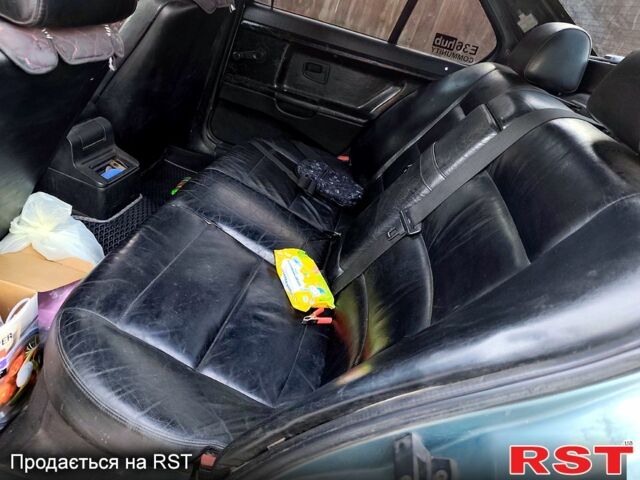 Серый БМВ 3 Серия, объемом двигателя 1.8 л и пробегом 300 тыс. км за 3000 $, фото 9 на Automoto.ua