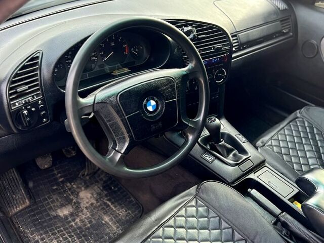 Сірий БМВ 3 Серія, об'ємом двигуна 1.8 л та пробігом 266 тис. км за 2100 $, фото 5 на Automoto.ua