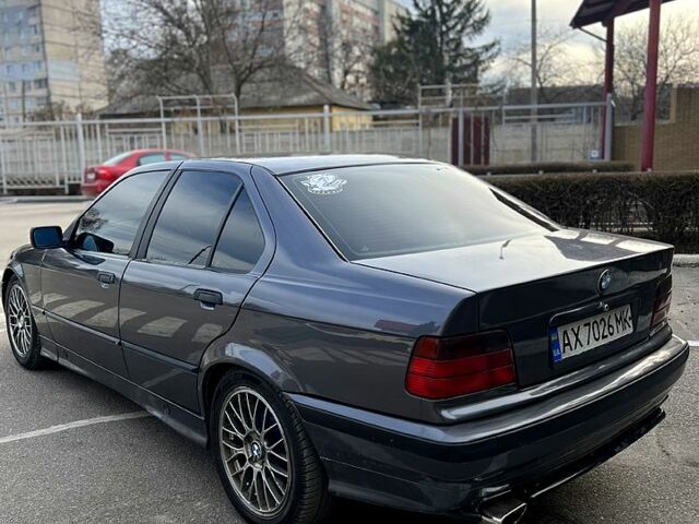 Сірий БМВ 3 Серія, об'ємом двигуна 1.8 л та пробігом 266 тис. км за 2100 $, фото 1 на Automoto.ua