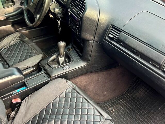 Сірий БМВ 3 Серія, об'ємом двигуна 1.8 л та пробігом 266 тис. км за 2100 $, фото 4 на Automoto.ua