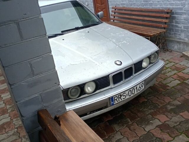 Серый БМВ 3 Серия, объемом двигателя 2.5 л и пробегом 256 тыс. км за 1065 $, фото 3 на Automoto.ua