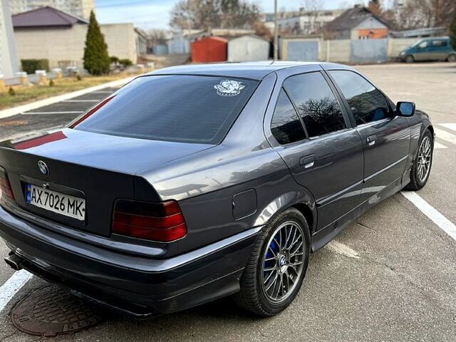 Сірий БМВ 3 Серія, об'ємом двигуна 1.8 л та пробігом 266 тис. км за 2100 $, фото 2 на Automoto.ua