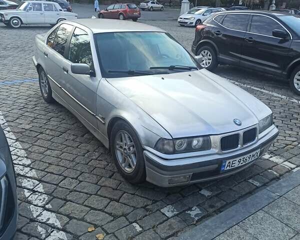 Сірий БМВ 3 Серія, об'ємом двигуна 1.8 л та пробігом 460 тис. км за 2450 $, фото 1 на Automoto.ua