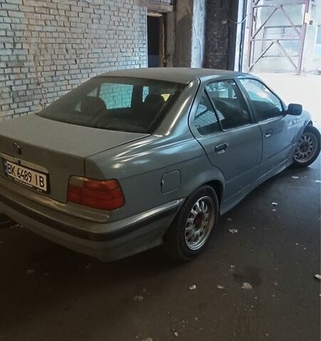 Серый БМВ 3 Серия, объемом двигателя 1.6 л и пробегом 350 тыс. км за 1500 $, фото 5 на Automoto.ua