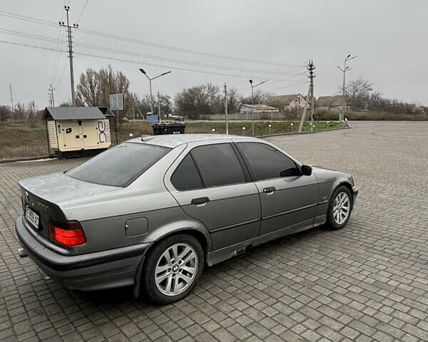 Серый БМВ 3 Серия, объемом двигателя 2 л и пробегом 360 тыс. км за 2800 $, фото 4 на Automoto.ua