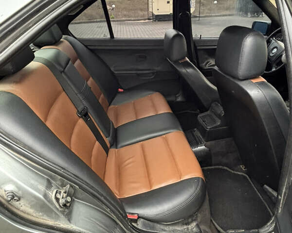 Серый БМВ 3 Серия, объемом двигателя 2 л и пробегом 360 тыс. км за 2800 $, фото 6 на Automoto.ua