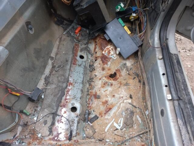 Серый БМВ 3 Серия, объемом двигателя 0 л и пробегом 777 тыс. км за 850 $, фото 6 на Automoto.ua